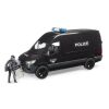 Bruder MB Sprinter mit einem Polizisten in schwerer Kleidung