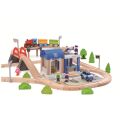 2Kids Toys Holzeisenbahn Stadt und Dorf 200 Teile