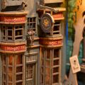 RoboTime 3D-Puzzle Buchstütze Miniaturhaus Magische Gasse