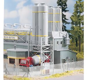 Piko Authentic Edition Seitengebäude mit Betoneimern - 61131