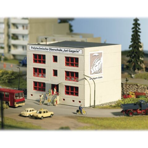 Piko Authentic Edition Polytechnische Schule von Yuri Gagarin - 61150