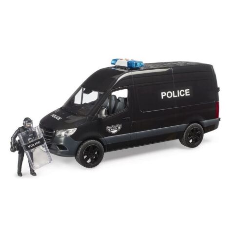 Bruder MB Sprinter mit einem Polizisten in schwerer Kleidung