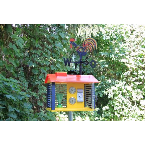 Wissner Wetterwarte mit Instrumenten und Wetterhahn